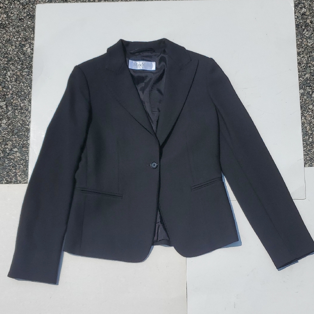 MaxMara Elegant Black Blazer 2